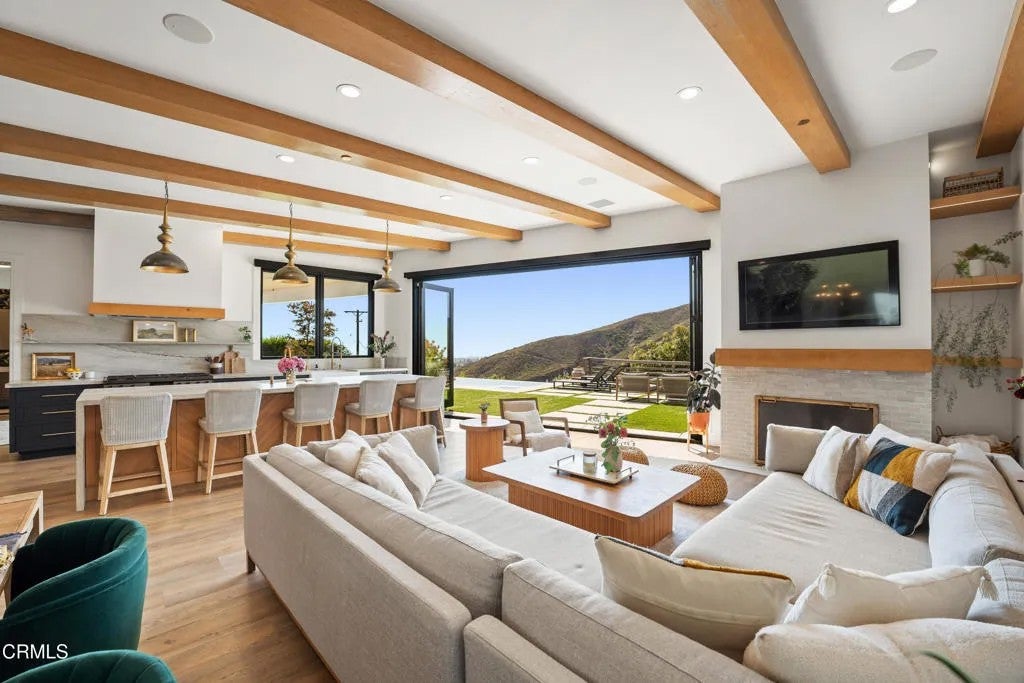 3247 Breaker Drive