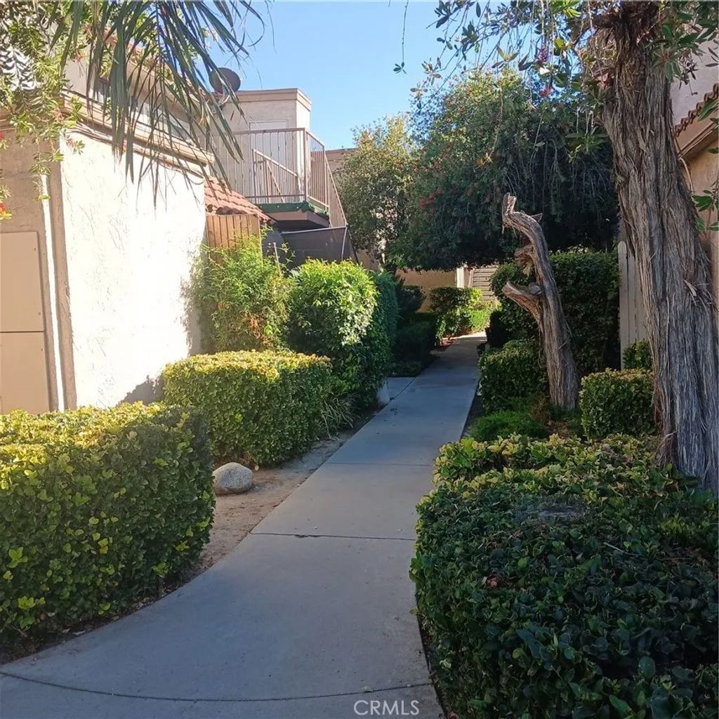 Photo of 2433 West Acacia Avenue, Hemet, CA 92545 (MLS # SW25280248)