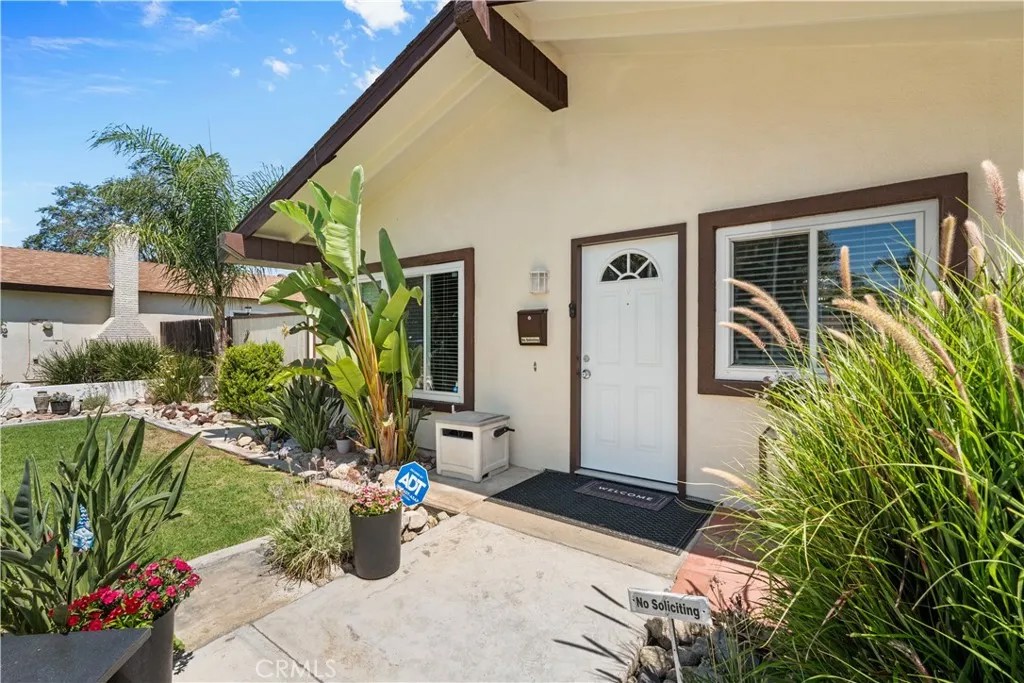 871 W Francis