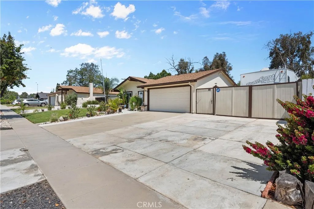 871 W Francis