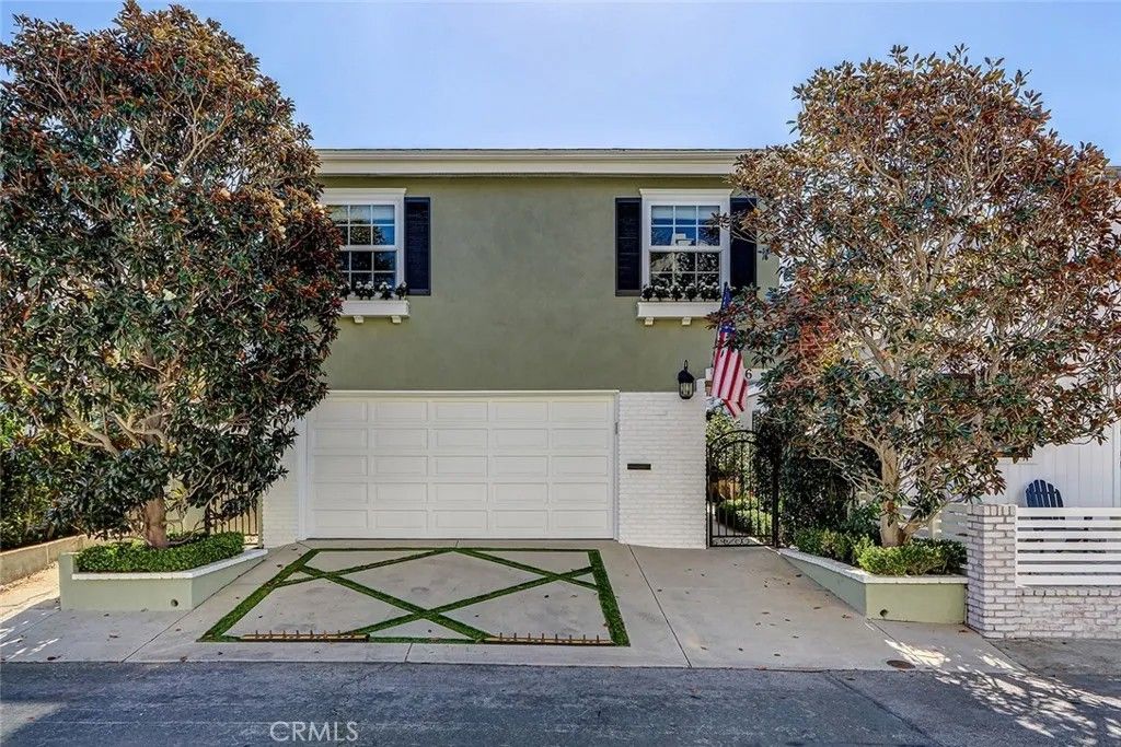 Photo of 456 30th Street, Manhattan Beach, CA 90266 (MLS # SB26026925)