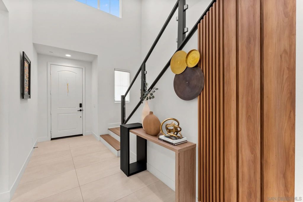 Photo of 1586 Calle Mayfair, Chula Vista, CA 91913 (MLS # 260009512)