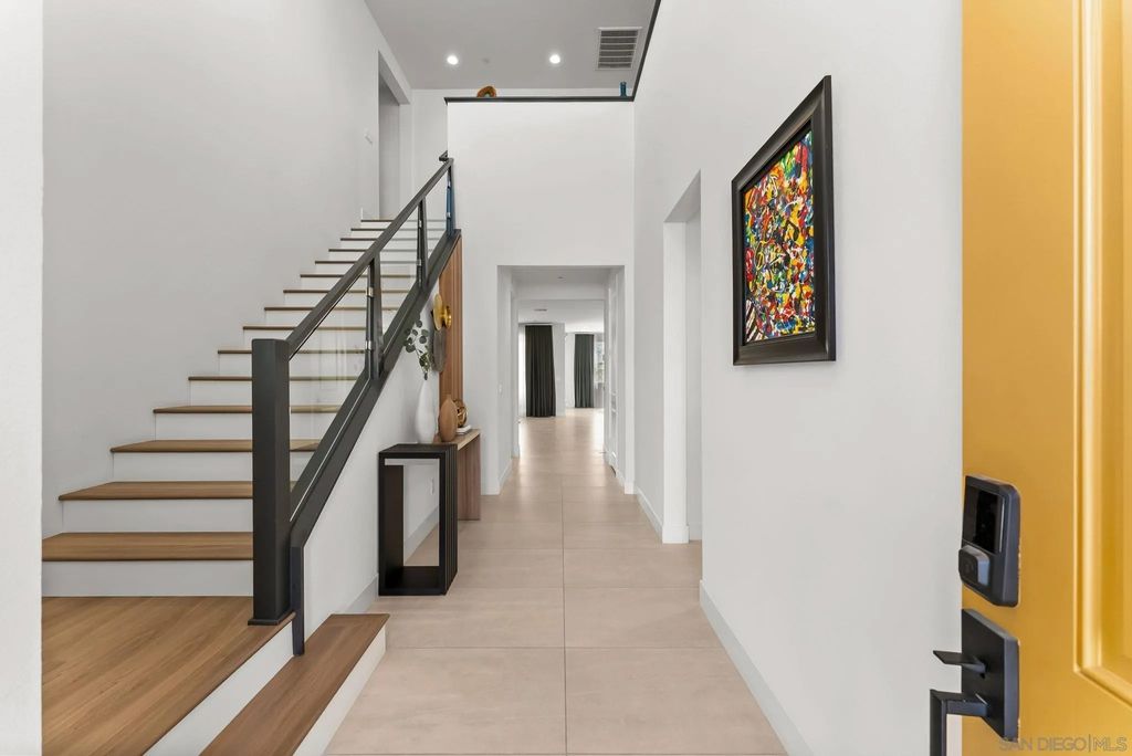 Photo of 1586 Calle Mayfair, Chula Vista, CA 91913 (MLS # 260009512)