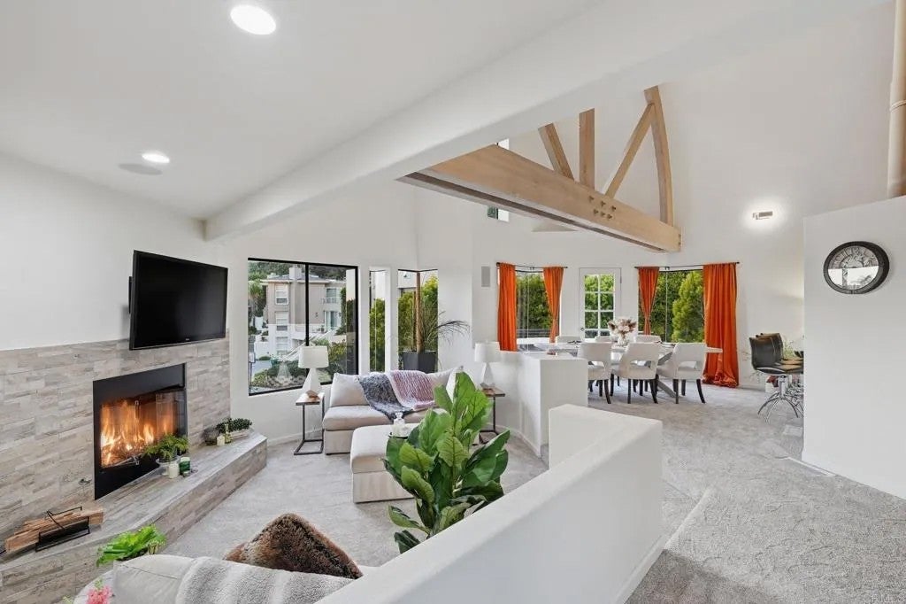 6105 Avenida Chamnez