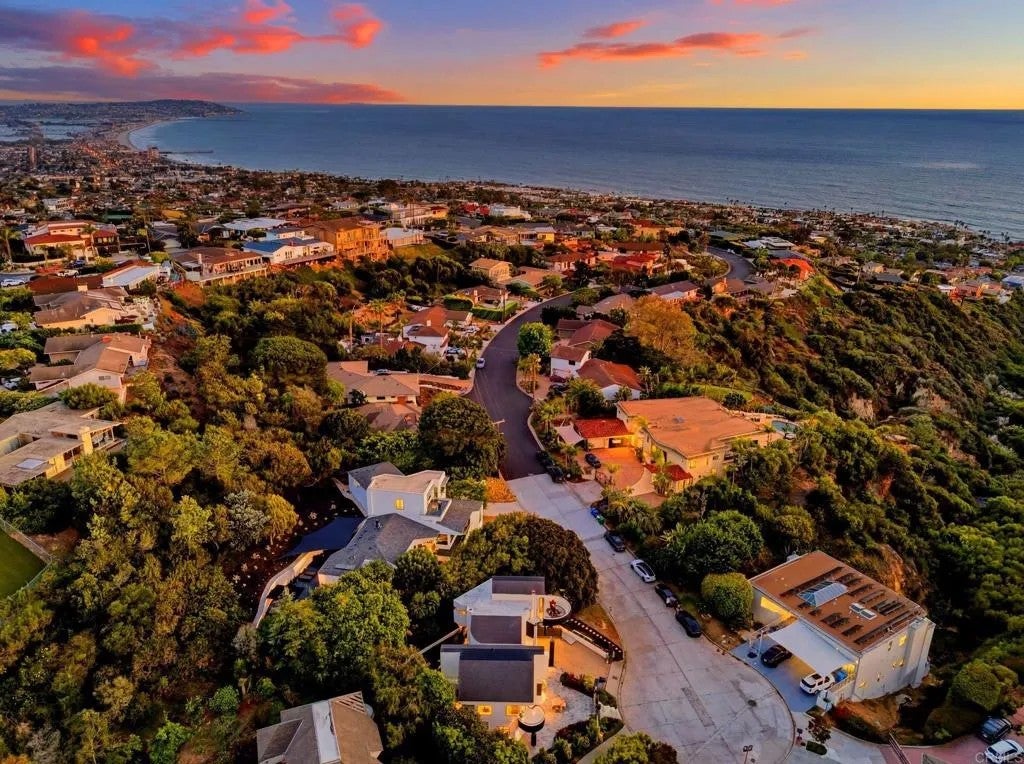 6105 Avenida Chamnez