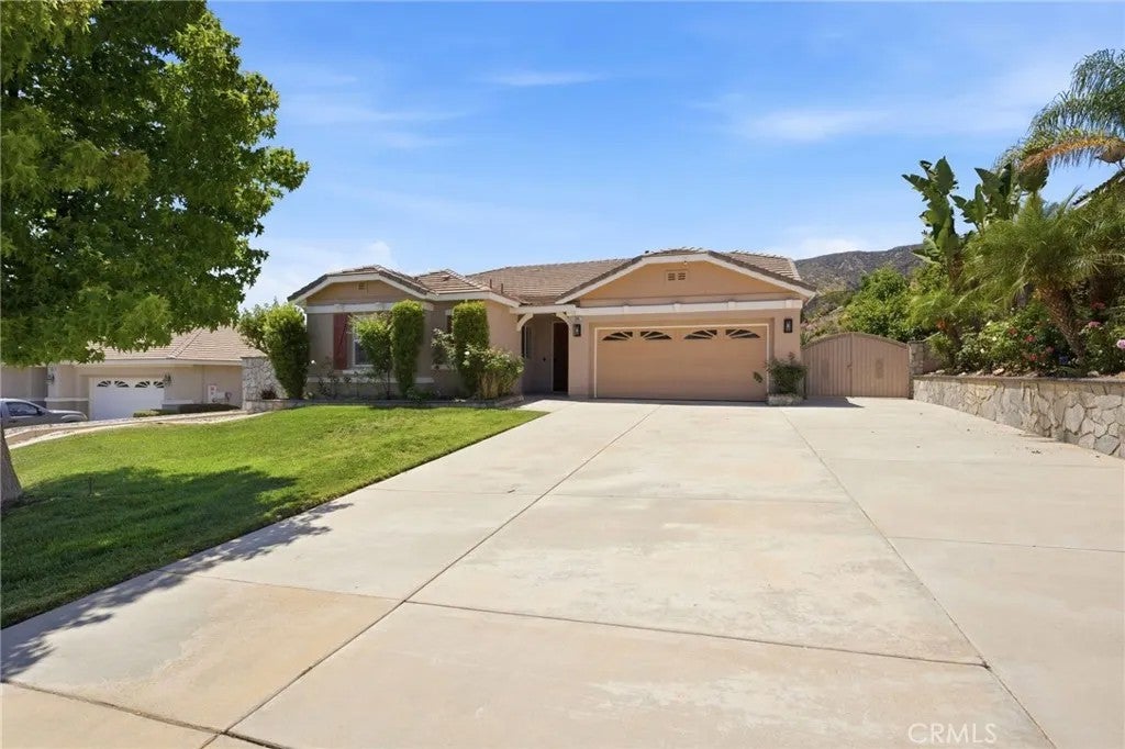 Photo of 13647 Silver Stirrup Dr, Corona, CA 92883 (MLS # SW26126037)