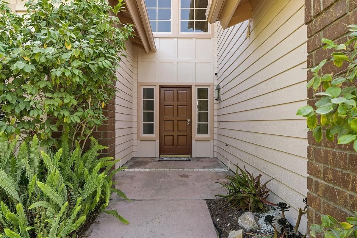 4485 Sunset Bluffs Way