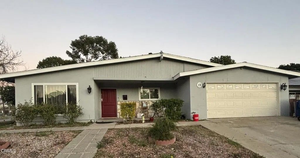 Photo of 12 S Wendy Drive, Thousand Oaks, CA 91320 (MLS # V1-35510)