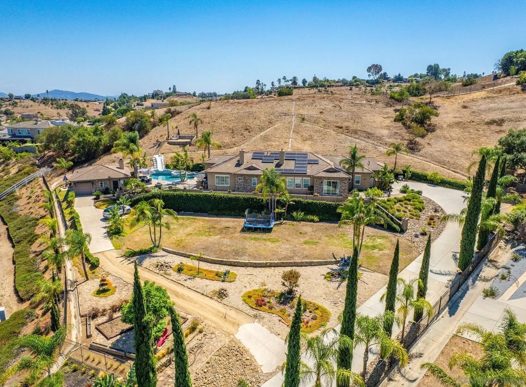 Photo of 4425 Highland Oaks St, Fallbrook, CA 92028 (MLS # 250038387)