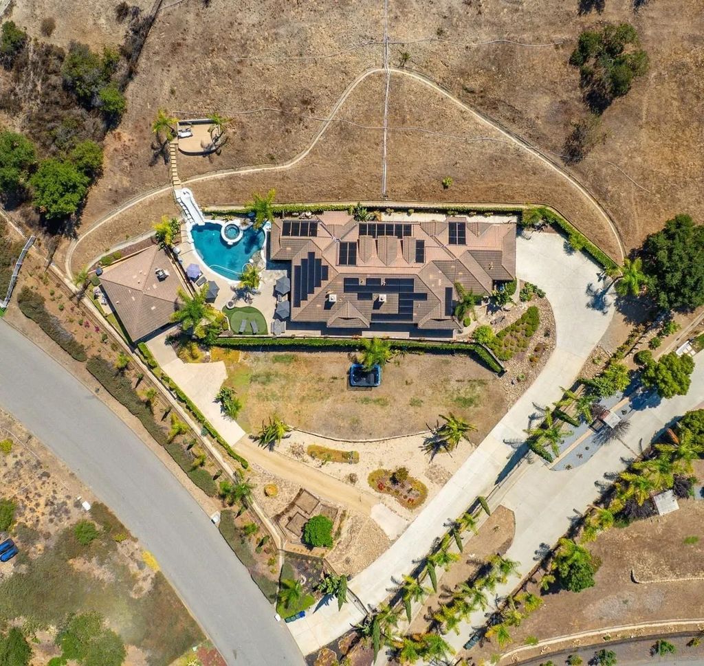 Photo of 4425 Highland Oaks St, Fallbrook, CA 92028 (MLS # 250038387)
