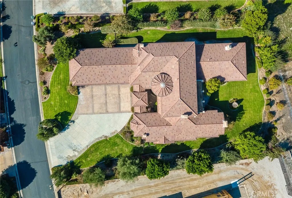 670 Pinnacle Ridge Road