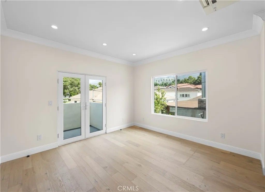 Photo of 828 E Olive Avenue, Burbank, CA 91501 (MLS # GD26027595)