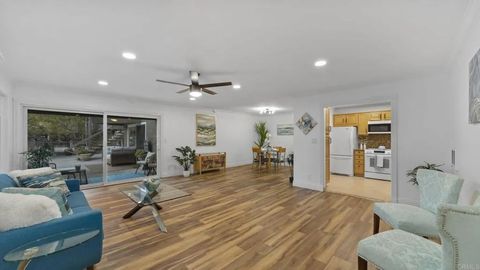 2517 Navarra Drive 1B Carlsbad CA 92009