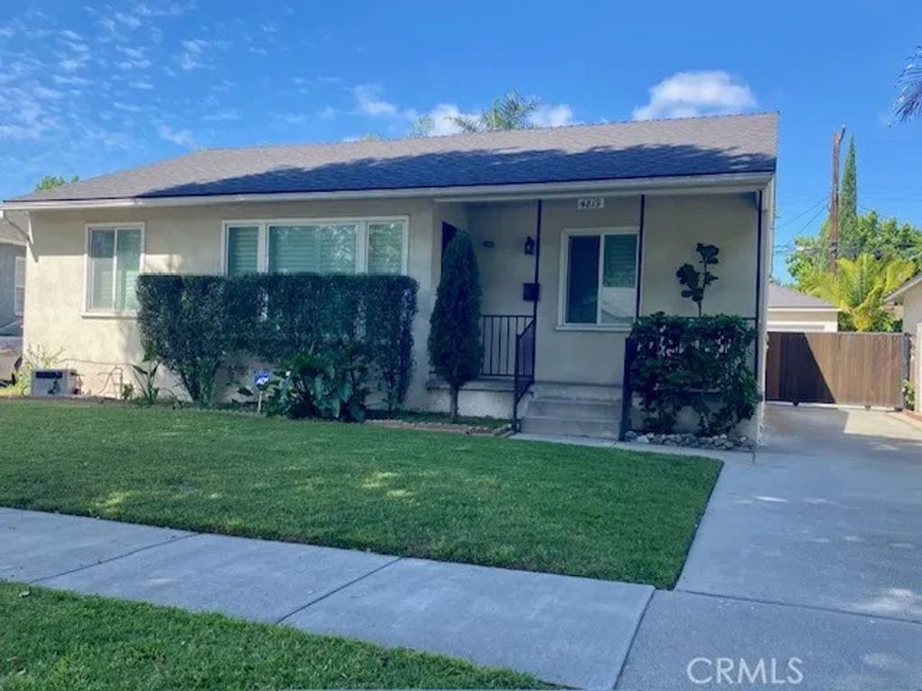 Photo of 4819 Hersholt Avenue, Long Beach, CA 90808 (MLS # PW26062377)