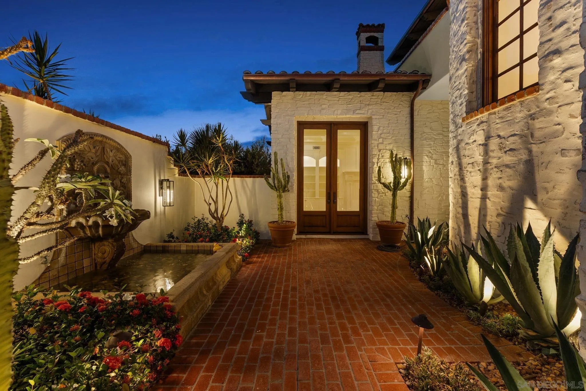 18446 Calle La Serra