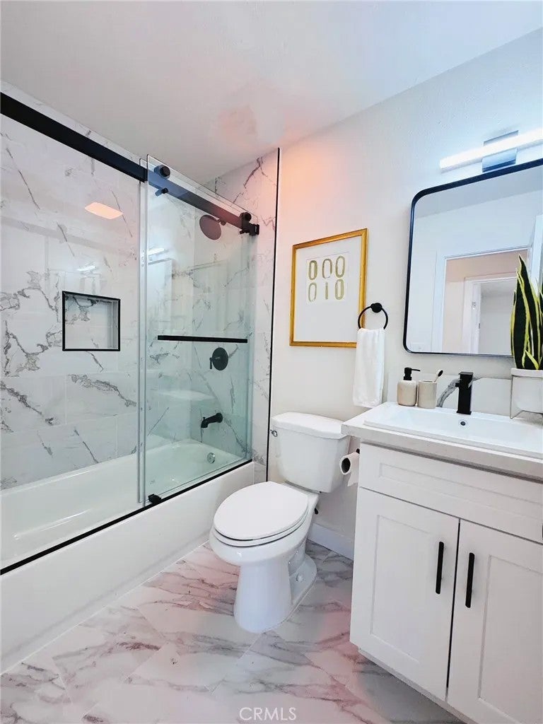 938 W 82nd Street