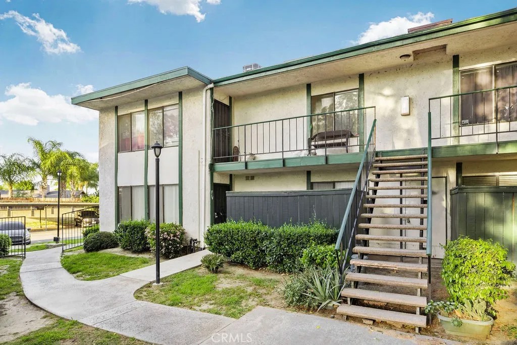1735 E Washington F14 F14