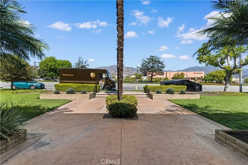 630 W Huntington Dr # 216
