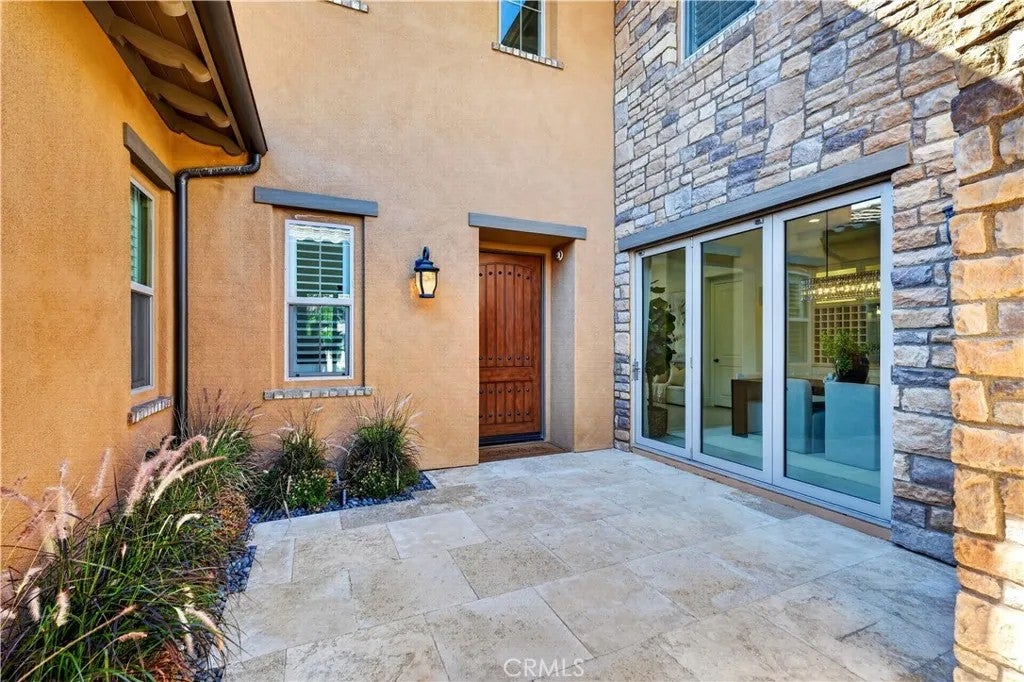 2252 E Rosecrans Court