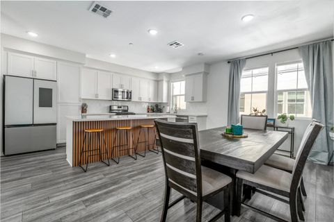 449 Atlas Glen Escondido CA 92025