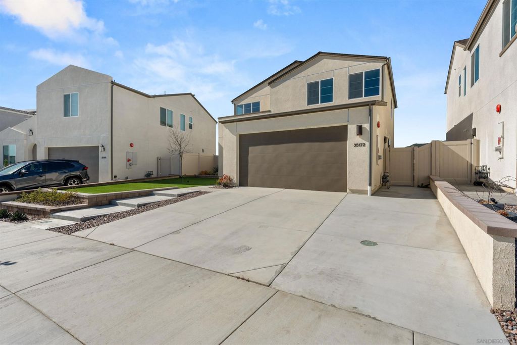 Photo of 35172 Bergamot Cove Cv, Fallbrook, CA 92028 (MLS # 260006184)