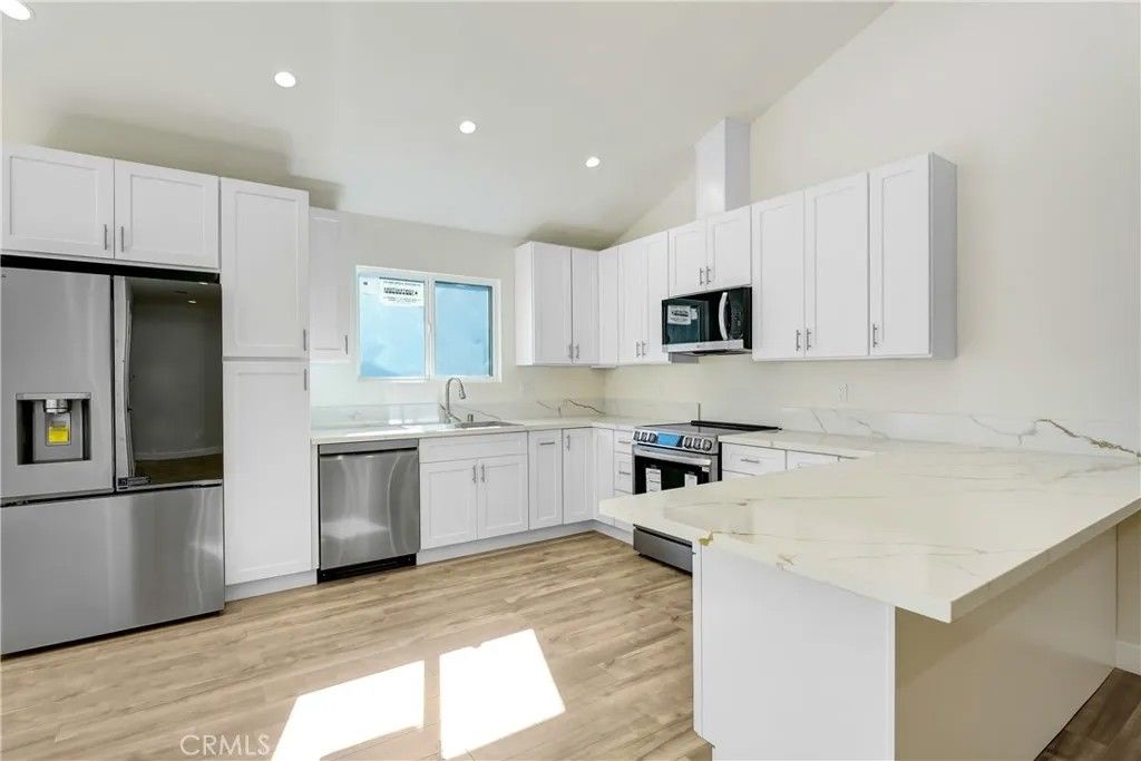 Photo of 15952 Cohasset Street, Van Nuys, CA 91406 (MLS # SR26005393)