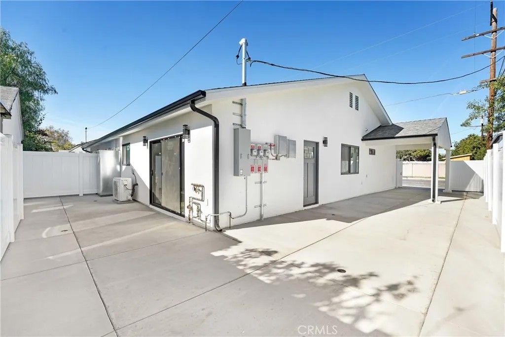 Photo of 15952 Cohasset Street, Van Nuys, CA 91406 (MLS # SR26005393)