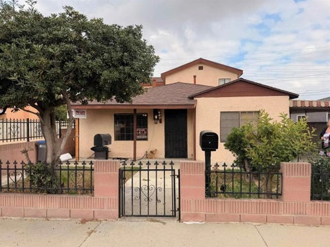 Photo of 927 E Lincoln Street, Carson, CA 90745 (MLS # NDP2609937)