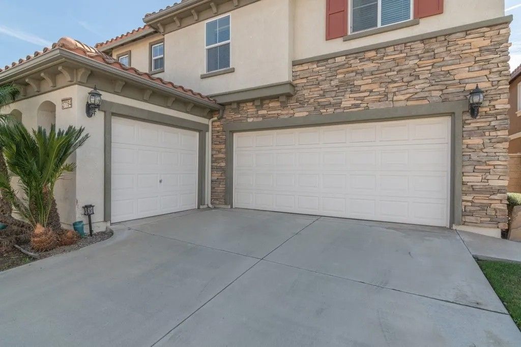 Photo of 27194 Red Maple St, Murrieta, CA 92562 (MLS # SW26062781)