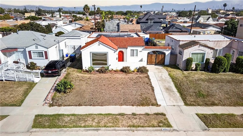 2027 W 75th