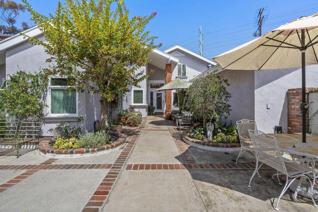 Photo of 348 El Pedregal Dr, Solana Beach, CA 92075 (MLS # 250037582)