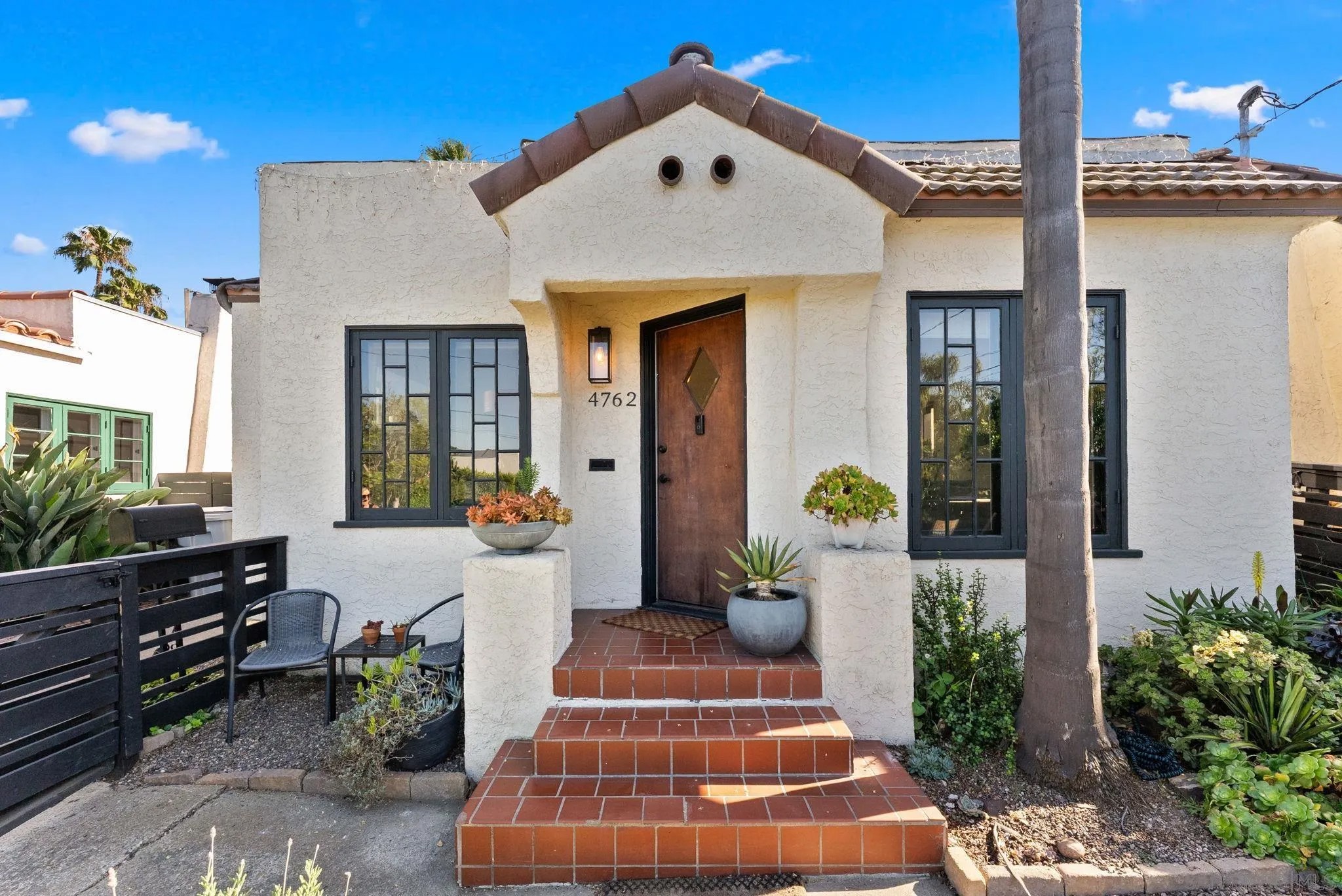 4762 E Mountain View Drive