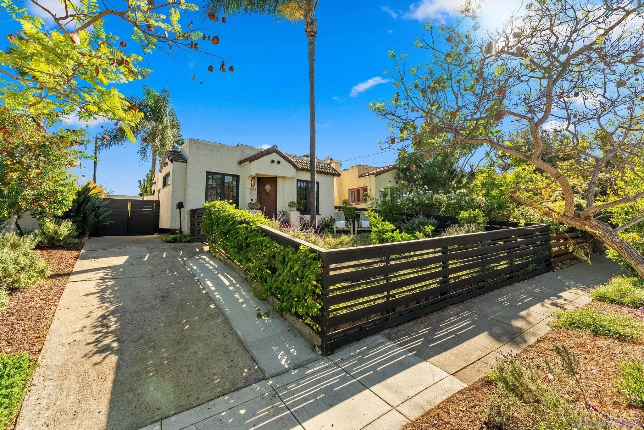 4762 E Mountain View Drive