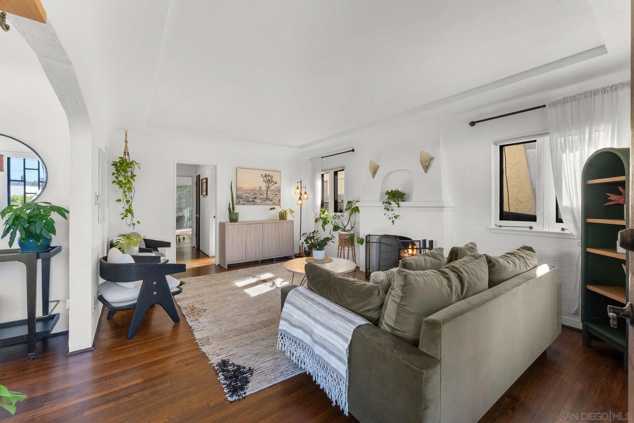 4762 E Mountain View Drive