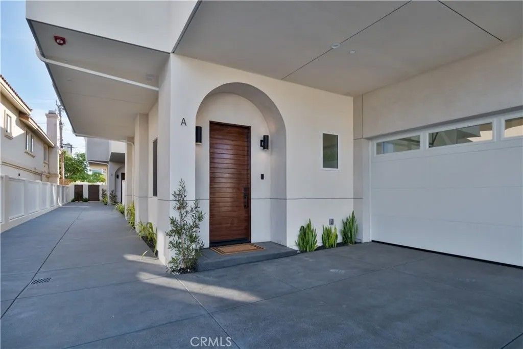 Photo of 2212 Gates Avenue #B, Redondo Beach, CA 90278 (MLS # SB26014028)