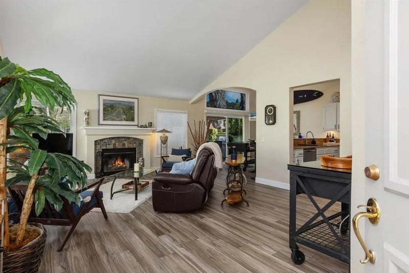 8909 Circle R View Lane