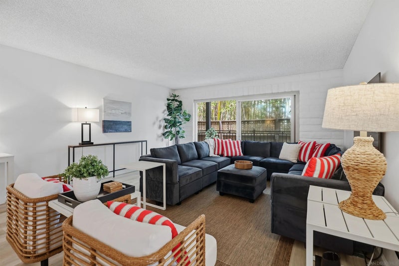 933 D Avenue
