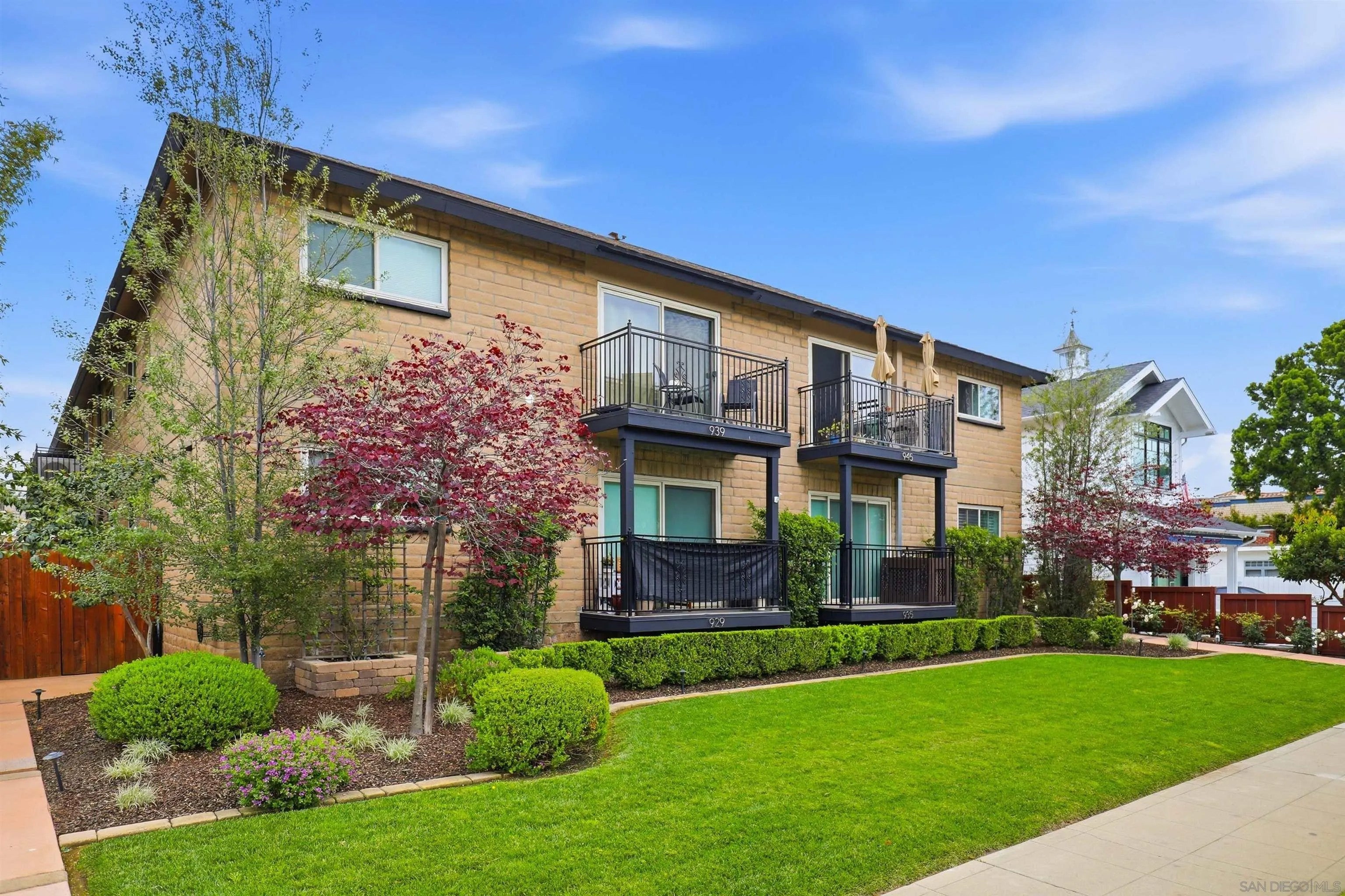 933 D Avenue