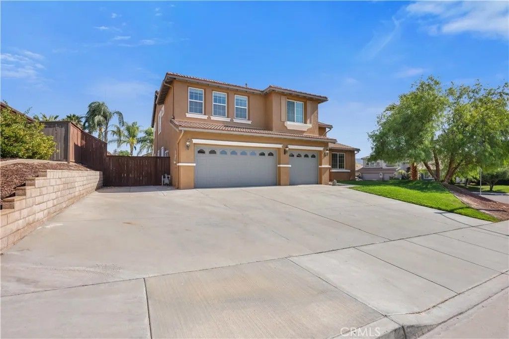 Photo of 41793 Pioneer Street, Murrieta, CA 92562 (MLS # SW25197899)