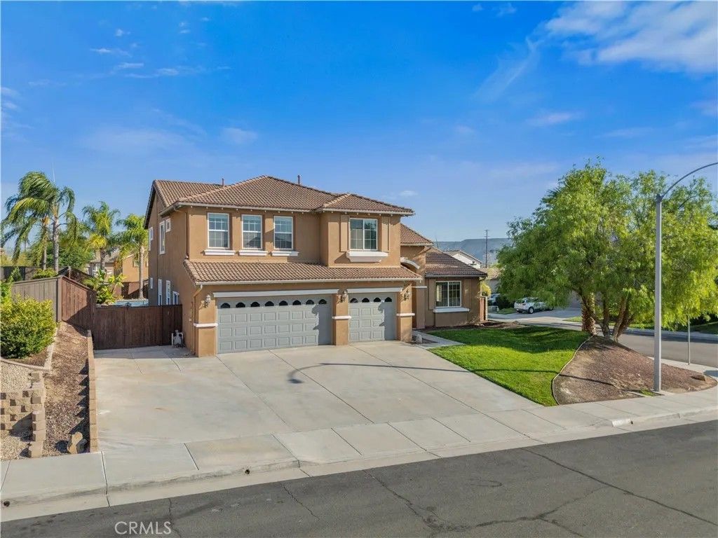 Photo of 41793 Pioneer Street, Murrieta, CA 92562 (MLS # SW25197899)