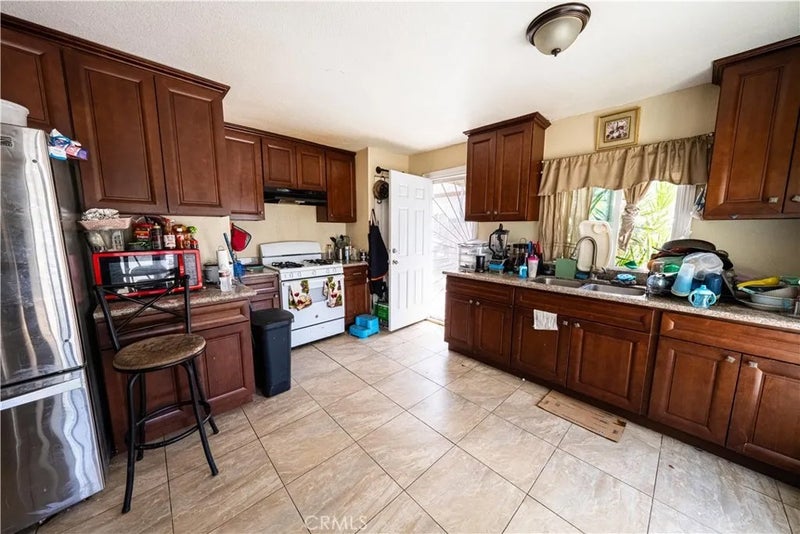 2125 Rousselle