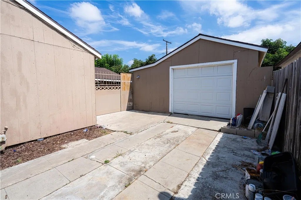 2125 Rousselle