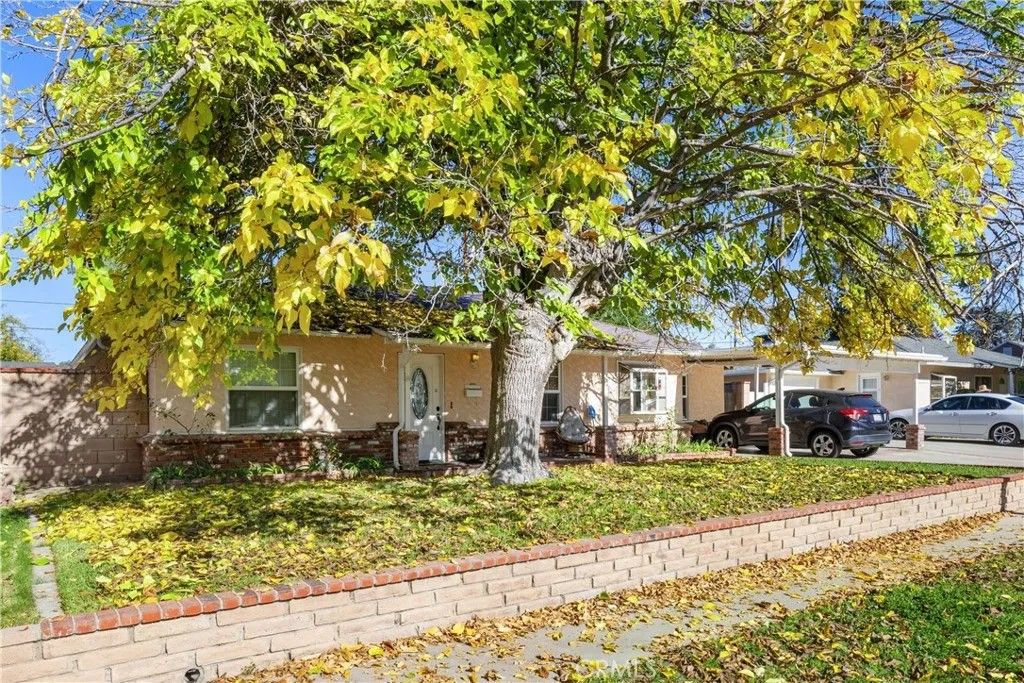 Photo of 17419 Leadwell, Lake Balboa, CA 91406 (MLS # SR25276907)