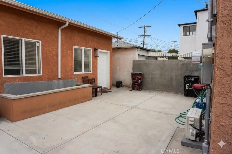 514 W 105th