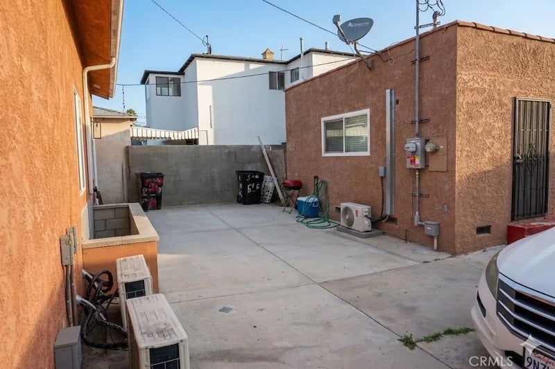 514 W 105th