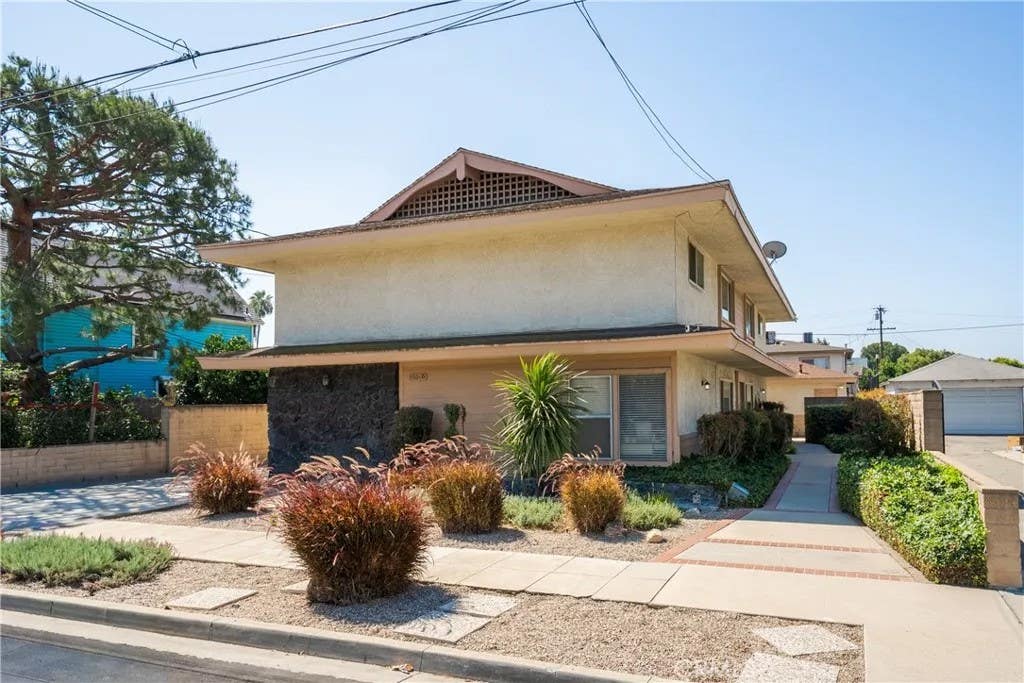 Photo of 550 Laurel AVE, Pomona, CA 91768 (MLS # CV26130137)
