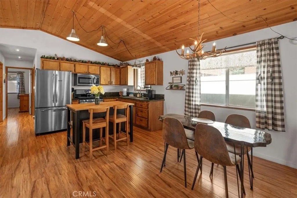 Photo of 921 Wendy Ave, Big Bear Lake, CA 92314 (MLS # IG26056316)