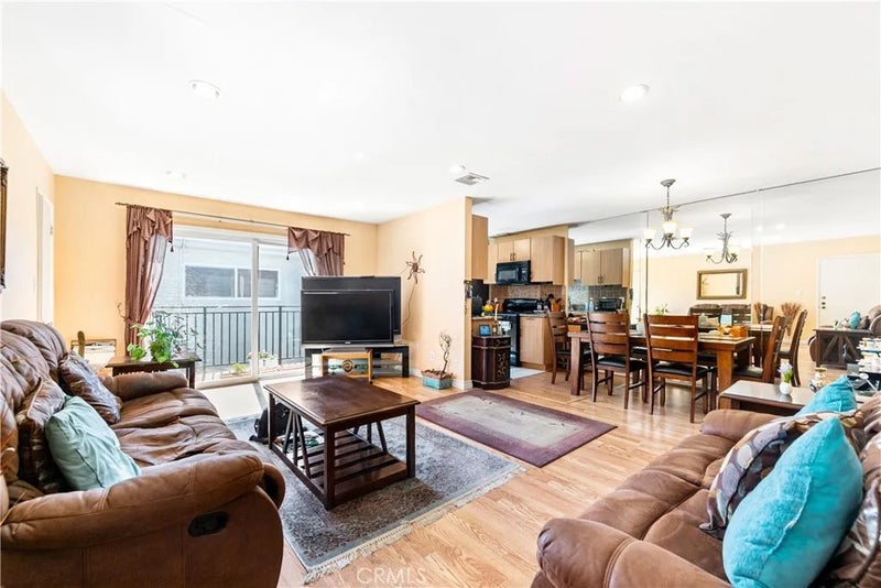 5252 Coldwater Canyon 202