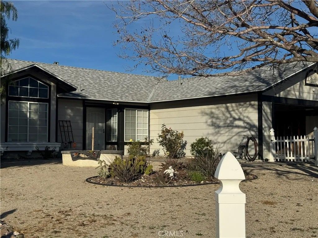 Photo of 2071 Candice Ave, Rosamond, CA 93560 (MLS # SR26013021)