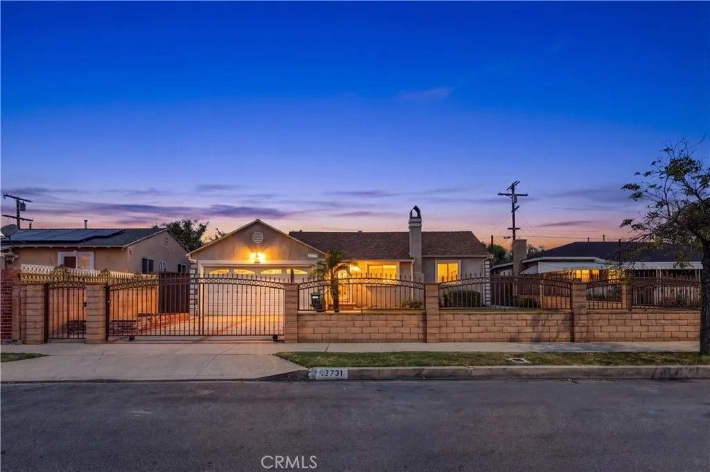 Photo of 12731 Victory Blvd, North Hollywood, CA 91606 (MLS # GD26080837)